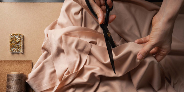 Costura de seda para principiantes: 10 trucos para que tu máquina ame esta tela