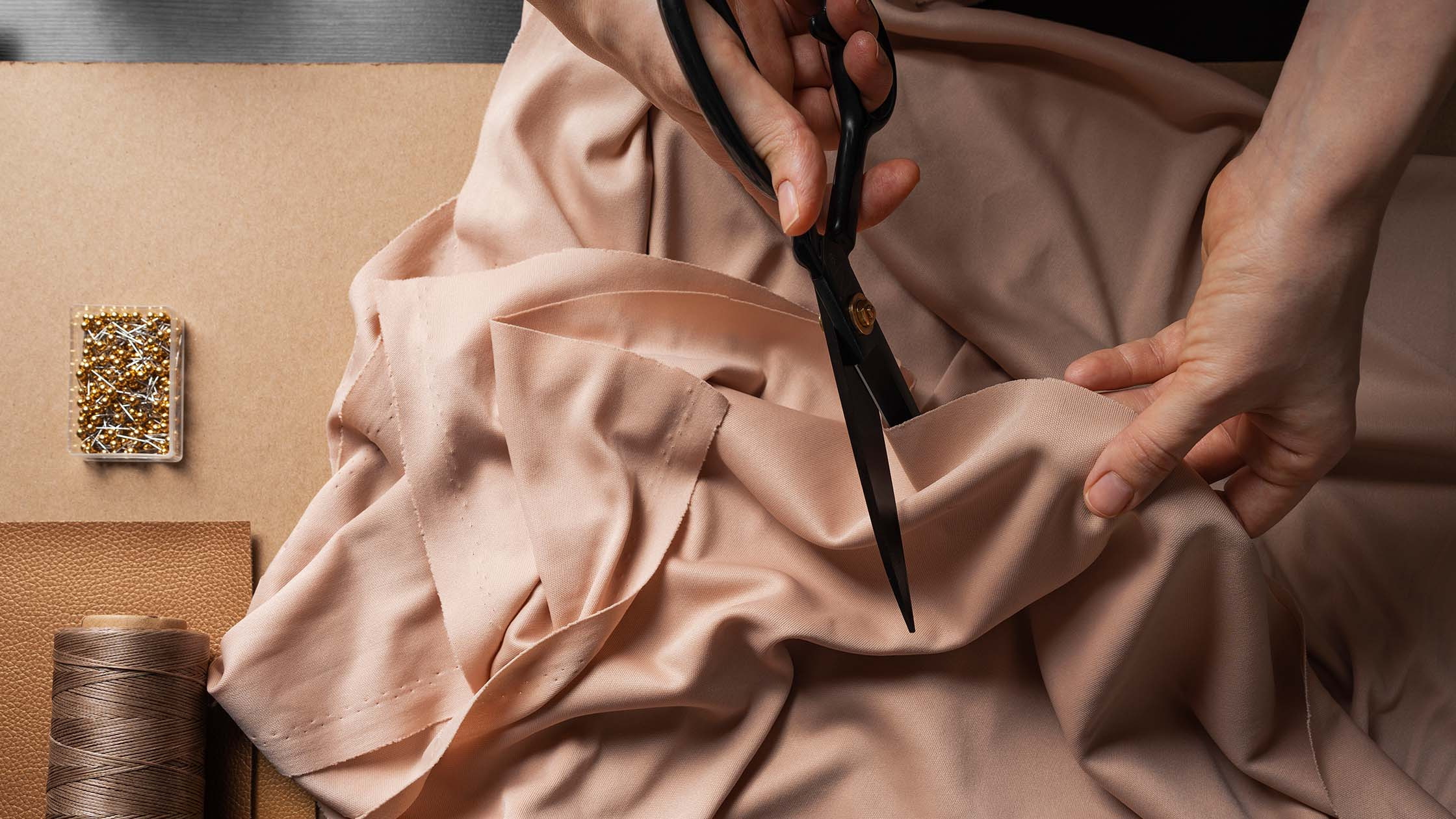 Costura de seda para principiantes: 10 trucos para que tu máquina ame esta tela